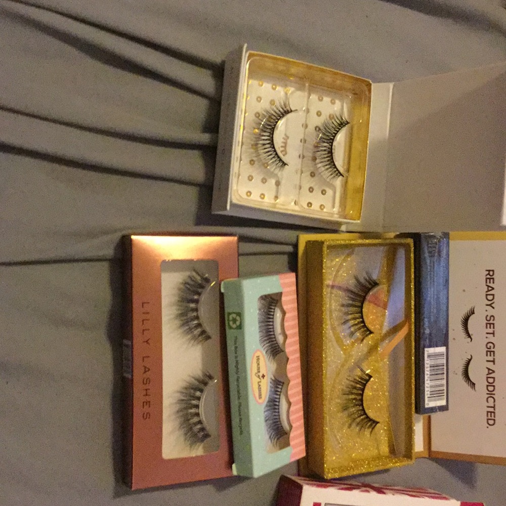 Fake Eyelashes minus the Lashalcholic lashes!